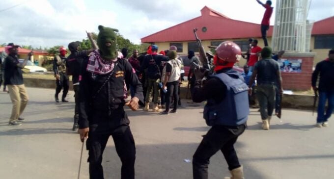 Police officers protest lack of accommodation in Imo