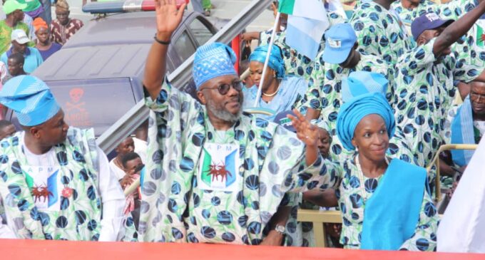 PHOTOS: Mammoth crowd as APM unveils Amosun’s candidate for guber race