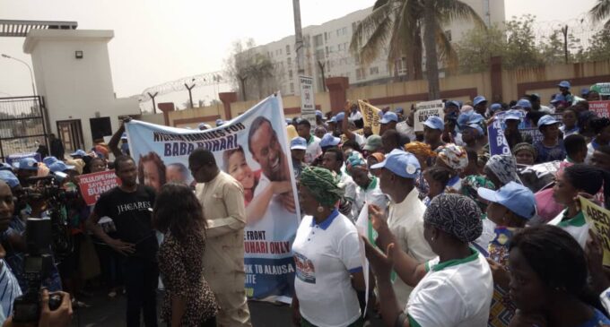 ‘5,000 families’ in Lagos hold reelection rally for Buhari