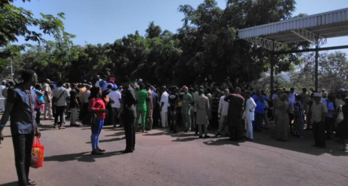 Workers begin strike, cut off water and power supplies to n’assembly