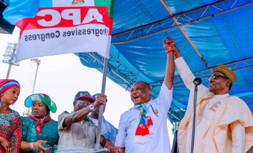 EXTRA: ‘I hand over this flag to our governortorial candidate’ — Buhari goofs again