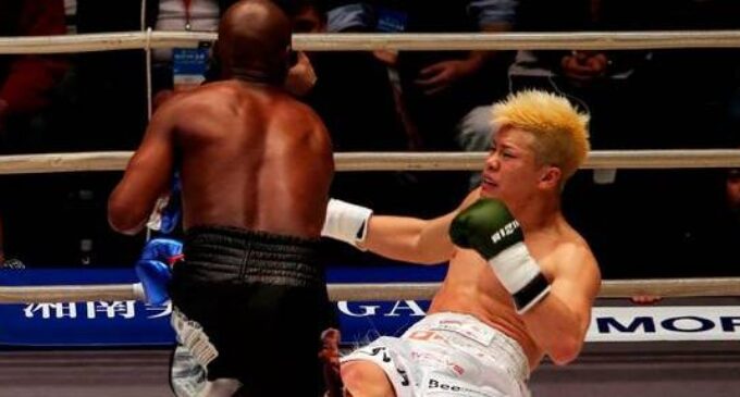 Floyd Mayweather defeats kickboxer Nashukawa