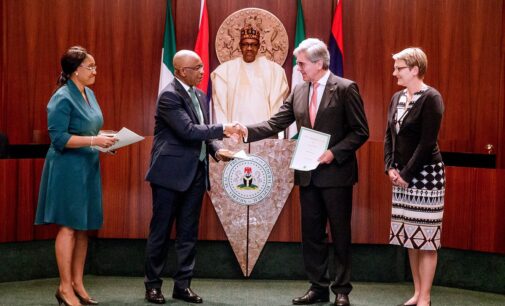 Buhari signs power deal with Siemens to generate 7000MW by 2021