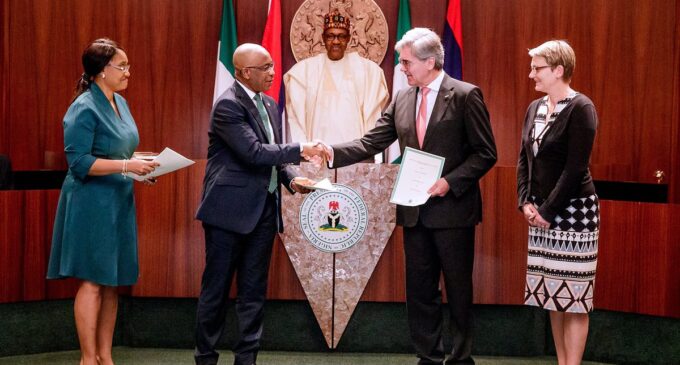 Buhari signs power deal with Siemens to generate 7000MW by 2021