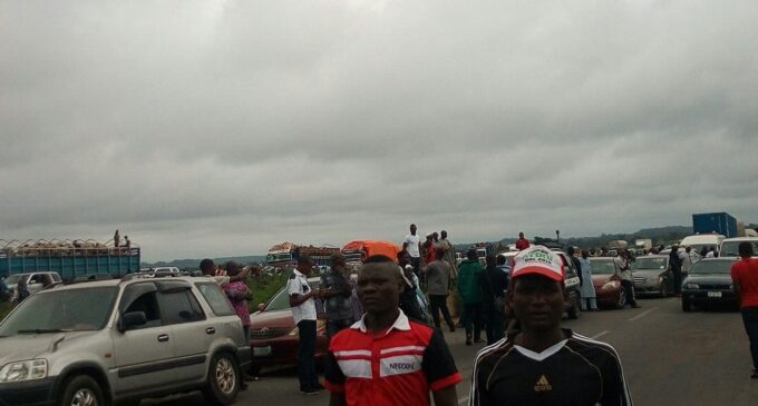 Abuja-Kaduna highway on lockdown as ‘policemen kill commercial driver’