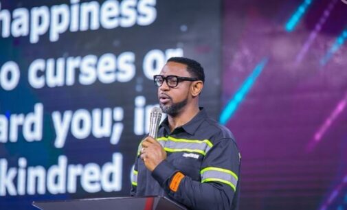 COVID-19: Fatoyinbo stages giveaway for single mothers, corps members