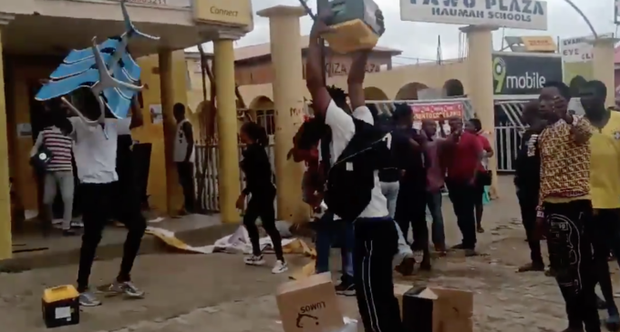 VIDEO: Angry youth break into MTN office in Abuja, vandalise equipment