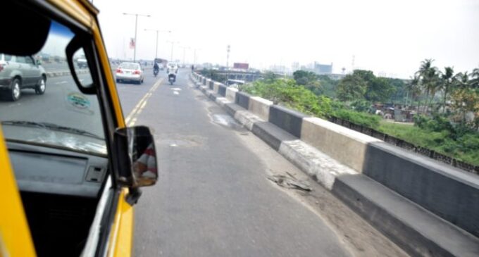 ALERT: Lagos diverts traffic on Eko bridge as FG begins repairs