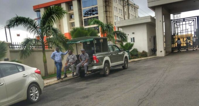 Customs besieges five-star hotel in Abuja, seizes ‘smuggled cars’
