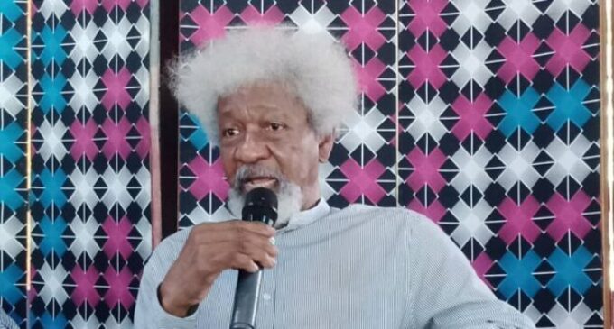 Commenting on Buhari’s administration isn’t good for my sanity, says Soyinka