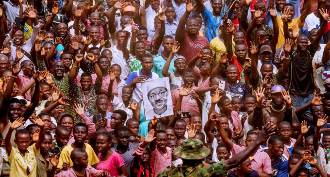 PHOTOS: Massive crowd welcomes Buhari to Ondo