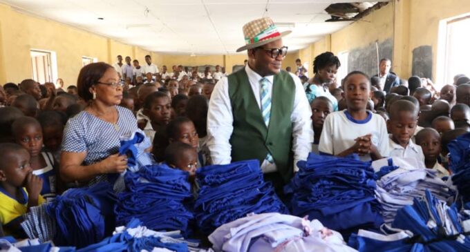 Emmanuel’s aide donates uniforms to primary school pupils
