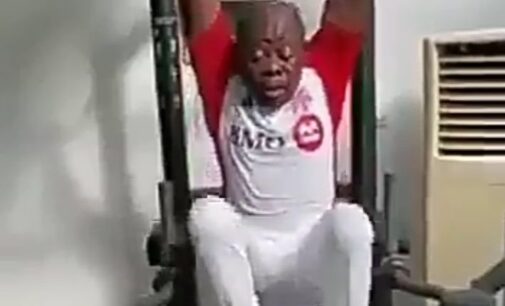 VIDEO: Oshiomhole shows off physical fitness at the gym