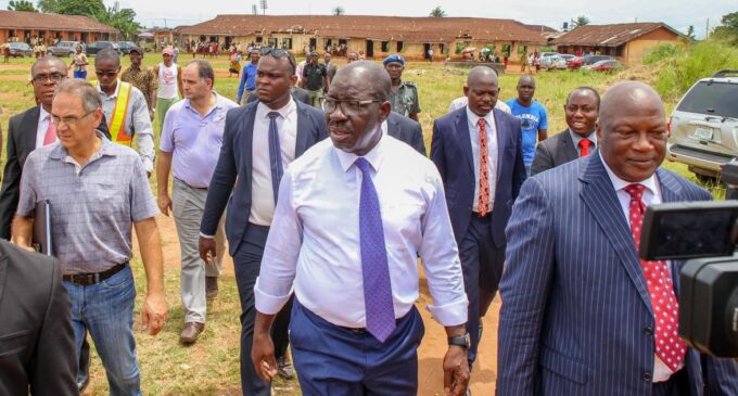 Edo accuses Oshiomhole of ‘spitting on the graves’ of those who died from COVID-19