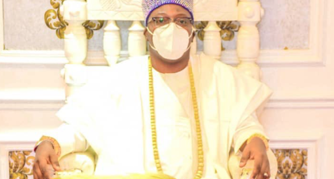Oniru suspends palace officials who slapped son of late king over ‘property’