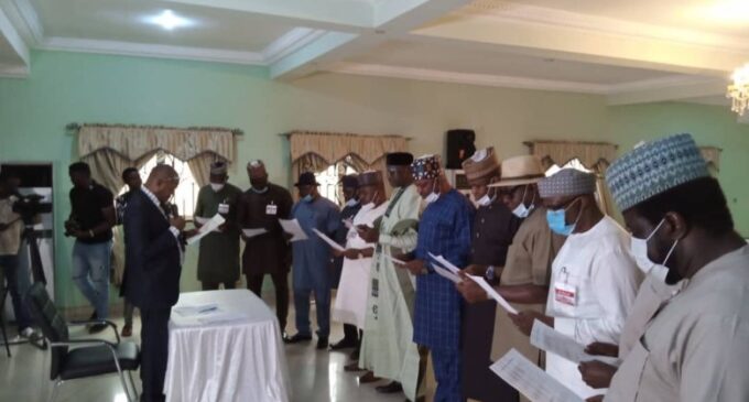 12 anti-Obaseki lawmakers take oath of office as ‘plot to remove Edo gov’ thickens