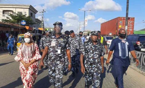 ICYMI: How #EndSARS protesters forced Lagos CP to trek a distance of over 10km