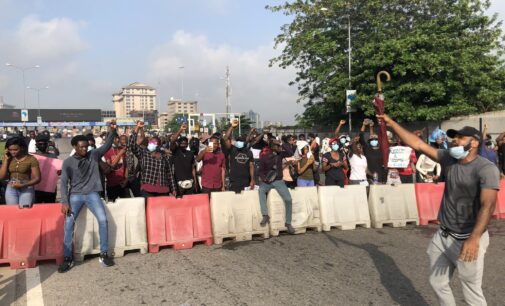 #DefendLagos trends as youths kick against #OccupyLekkiTollGate rally