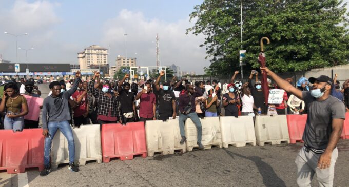 #DefendLagos trends as youths kick against #OccupyLekkiTollGate rally