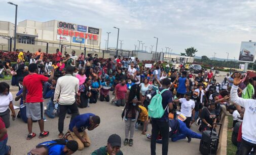 Commuters stranded as #EndSARS protesters ground movement in Abuja, Rivers