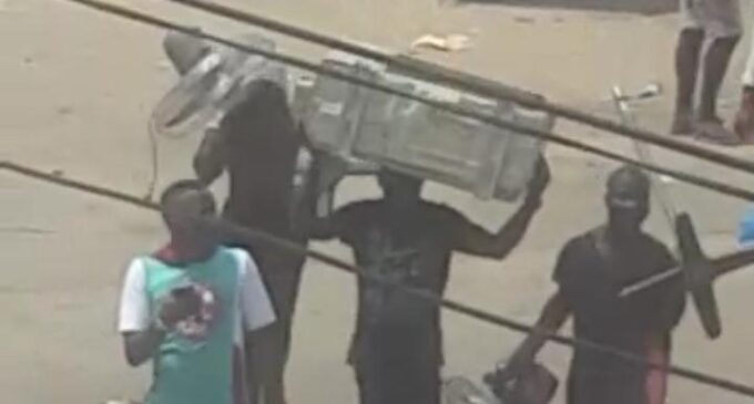 ‘Thugs’ overrun Lagos court, cart away files
