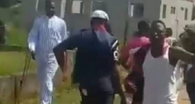EXTRA: Civil defence officer spotted looting COVID-19 relief items in Abuja (video)