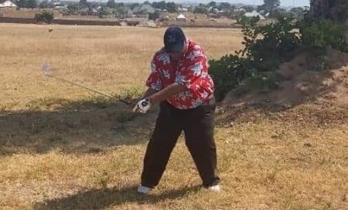 EXTRA: Ishaku plays golf on dry grass