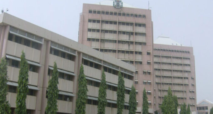 ICYMI: FG suspends salaries of 331 civil servants over ‘non-compliance with IPPIS verification’