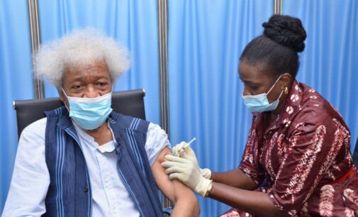 Soyinka receives COVID-19 vaccine