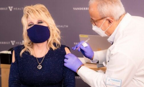 Dolly Parton sings ‘Jolene’ rewrite before getting COVID-19 vaccine
