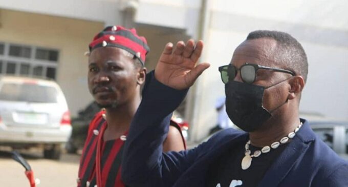 EXTRA: ‘Babalawo’ storms court in solidarity with Sowore