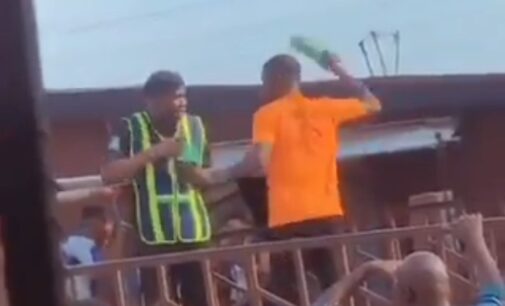TRENDING VIDEO: Truck driver smashes bottle on policeman’s head in Lagos