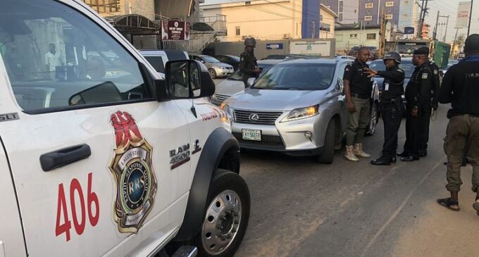 VIDEO: Policemen keep cool as man driving against Lagos traffic goes berserk