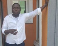 EXTRA: Busted ‘EFCC’ official jumps from four-storey building