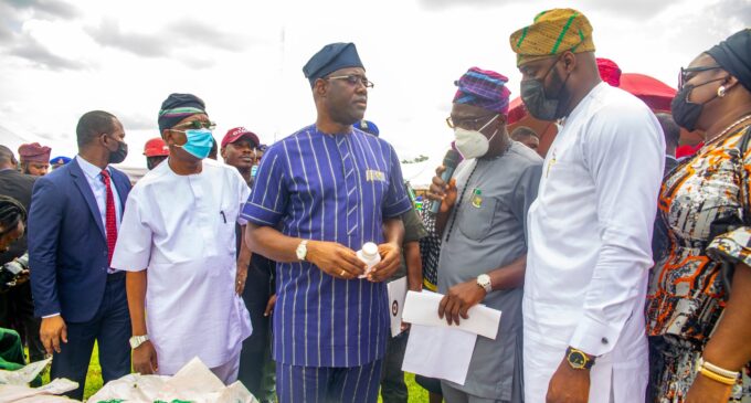 COVID: 20,000 Oyo farmers to get World Bank intervention