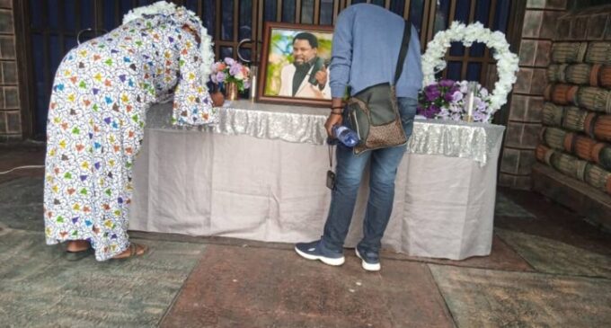 PHOTOS: Synagogue members sign book of condolence for TB Joshua