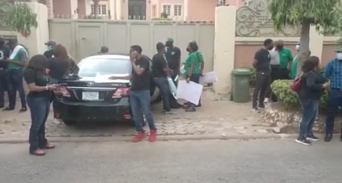 Heritage Bank staff besiege Andy Uba’s Abuja residence over ‘unpaid loan’