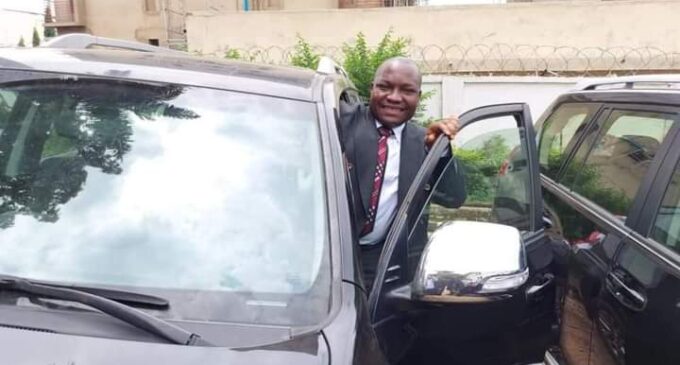 PHOTOS: Ayade gifts SUVs to Cross River reps who defected to APC