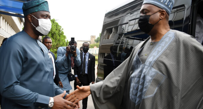 PHOTOS: Saraki leads PDP reconciliation committee to Oyo as 7 national officers resign