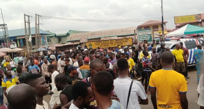 PHOTOS: Commuters stranded in Lagos as bus drivers protest ‘killing’ of colleague
