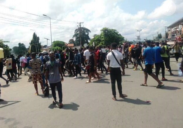 Abia varsity students protest over bad road as 'truck kills colleague'