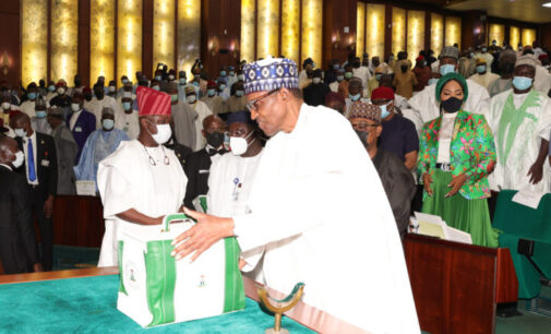 Buhari presents N16.39trn 2022 budget of ‘economic growth’ to n’assembly