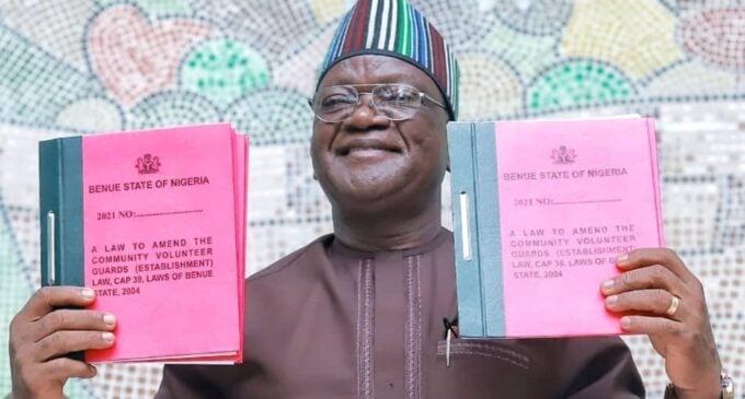 Ortom signs amended law to allow volunteer guards bear arms
