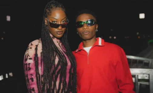 VIDEO: Wizkid performs ‘Essence’ with Tems at US music festival