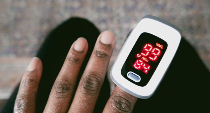 The pulse oximeter bias: Making a case for the black colour