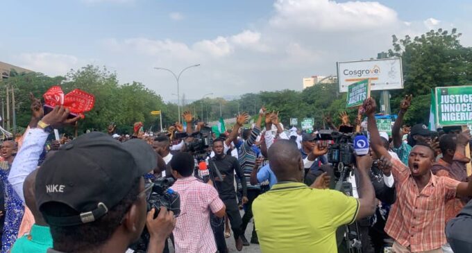 VIDEO: Drama as Nnamdi Kanu loyalists lock horns with One Nigeria advocates in Abuja