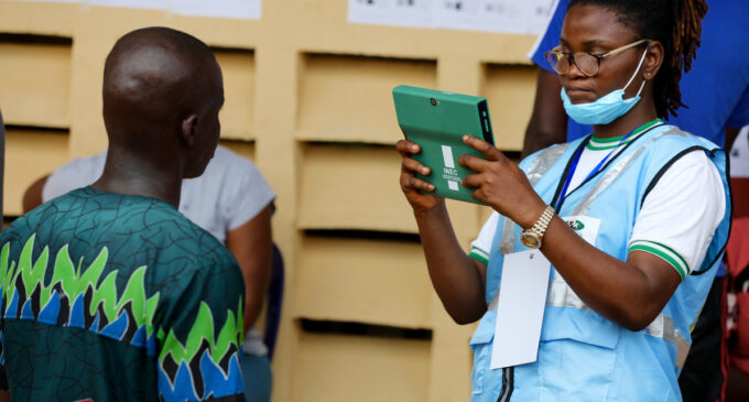 #AnambraDecides: INEC extends voting time over BVAS malfunction