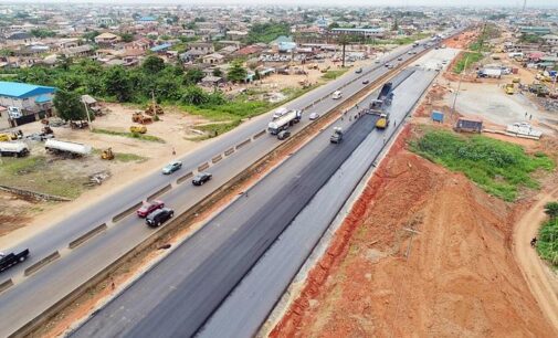 An unusual traffic jam on Sagamu-Lagos expressway