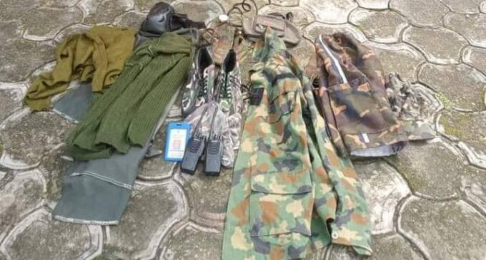Police: Fake soldier found with army uniforms, walkie-talkie arrested in Akwa Ibom