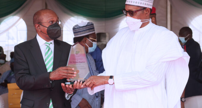 Buhari defends Emefiele’s ‘unorthodox’ policies, says it’s alternative economic model